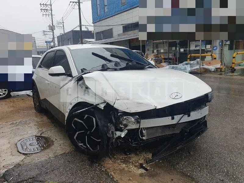 Photo 2 of 35: 2021 Hyundai IONIQ 5 Long Range, VIN KMHKN81AFNU024683 — Korean insurance auction