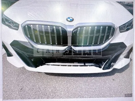 Photo 2 of 14: 2024 BMW 520i — Korean insurance auction