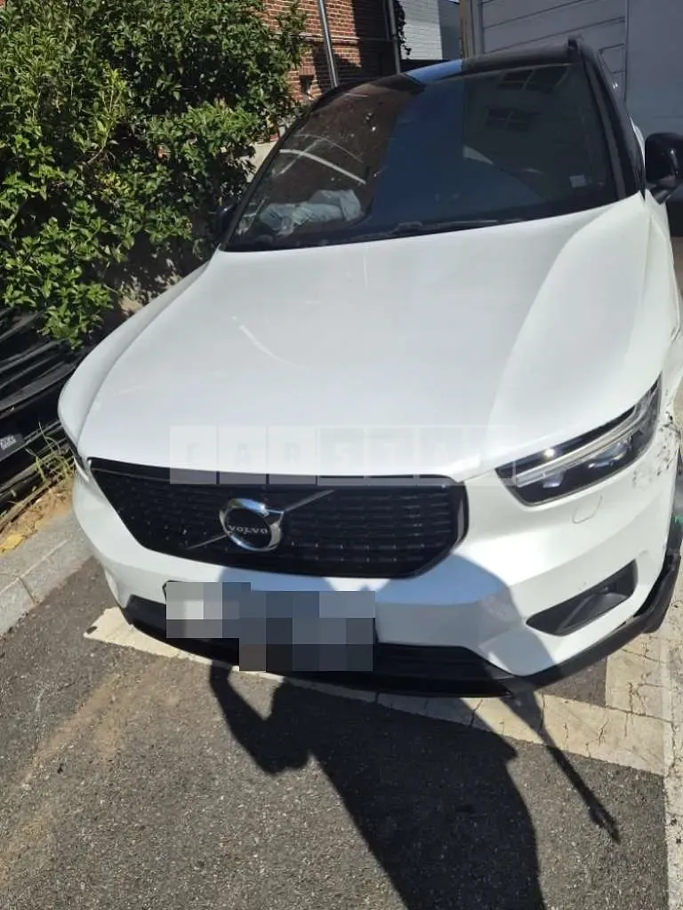 Photo 2 of 13: 2018 Volvo XC40T4 AWD — Korean insurance auction