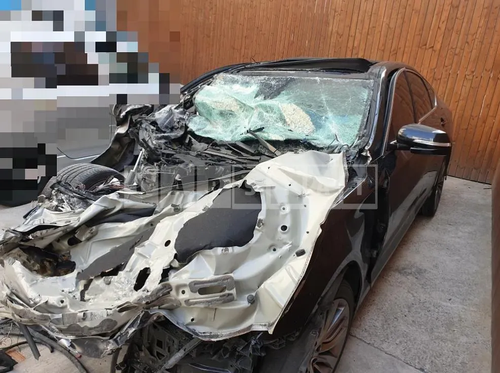 Photo 2 of 3: 2016 Genesis 3.3 — Korean insurance auction