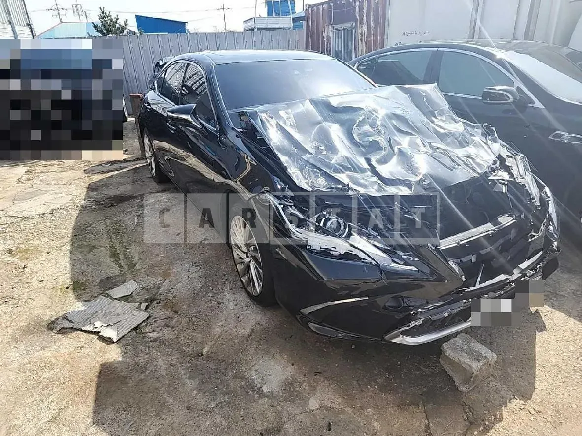 Photo 2 of 12: 2018 Lexus ES300h — Korean insurance auction