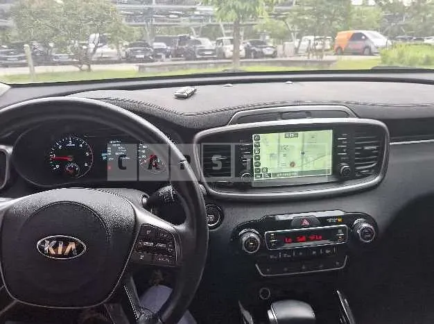 Photo 2 of 33: 2017 Kia Sorento, VIN KNAPS81BBJA425336 — Korean insurance auction