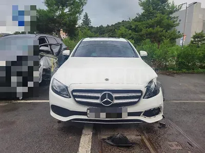 Photo 1 of 19: 2017 Mercedes-Benz E220 d — Korean insurance auction