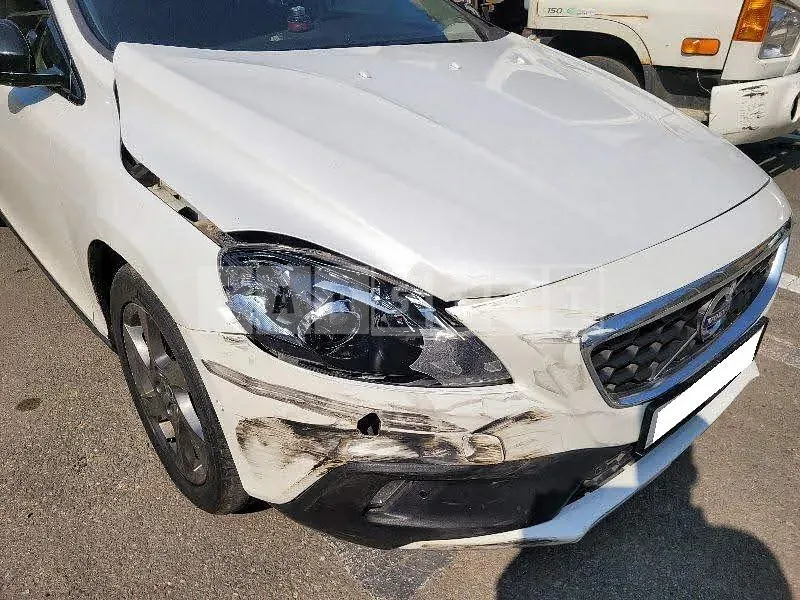 Photo 2 of 32: 2015 Volvo V40CCD3, VIN YV1MZ79K0G2091990 — Korean insurance auction