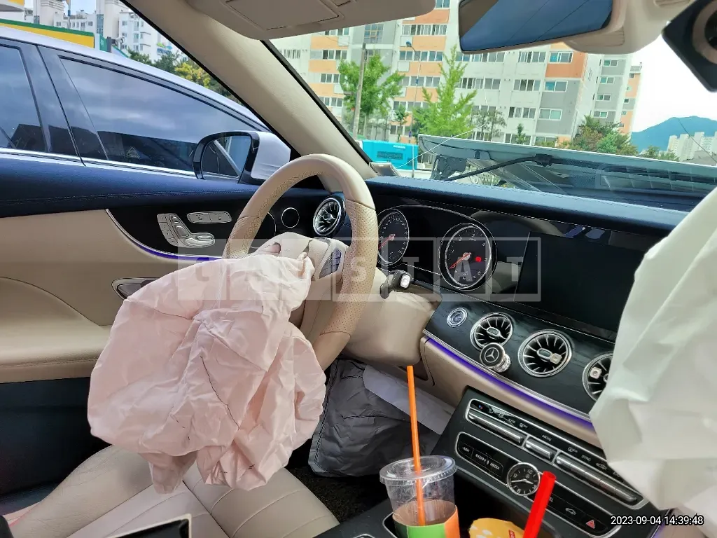 Photo 2 of 12: 2018 Mercedes-Benz E220 d Cabriolet, VIN WDD1K1EB4JF034283 — Korean insurance auction