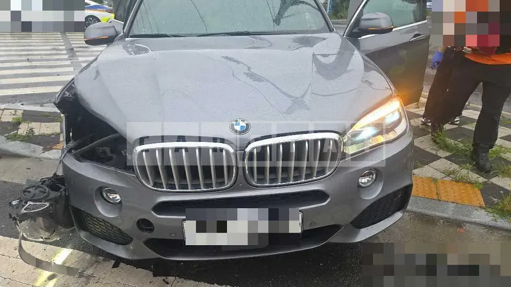 Photo 2 of 7: 2018 BMW X5 xDrive40d — Korean insurance auction
