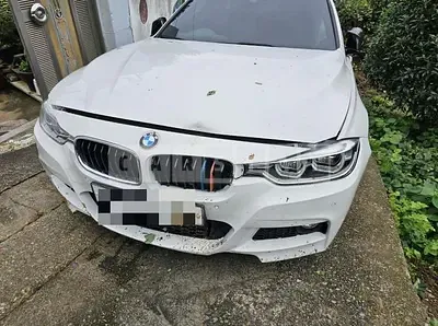 Photo 1 of 17: 2017 BMW 320i — Korean insurance auction