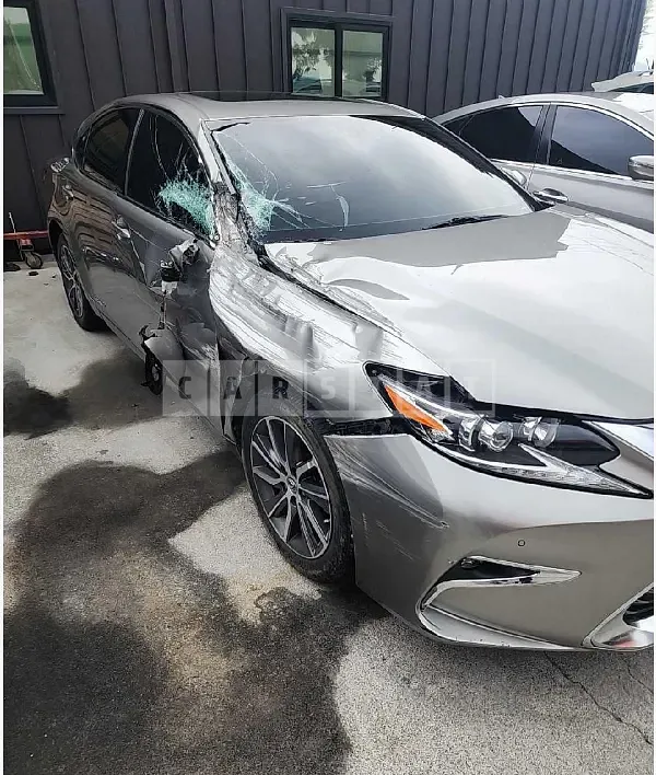 Photo 2 of 12: 2018 Lexus ES300h — Korean insurance auction