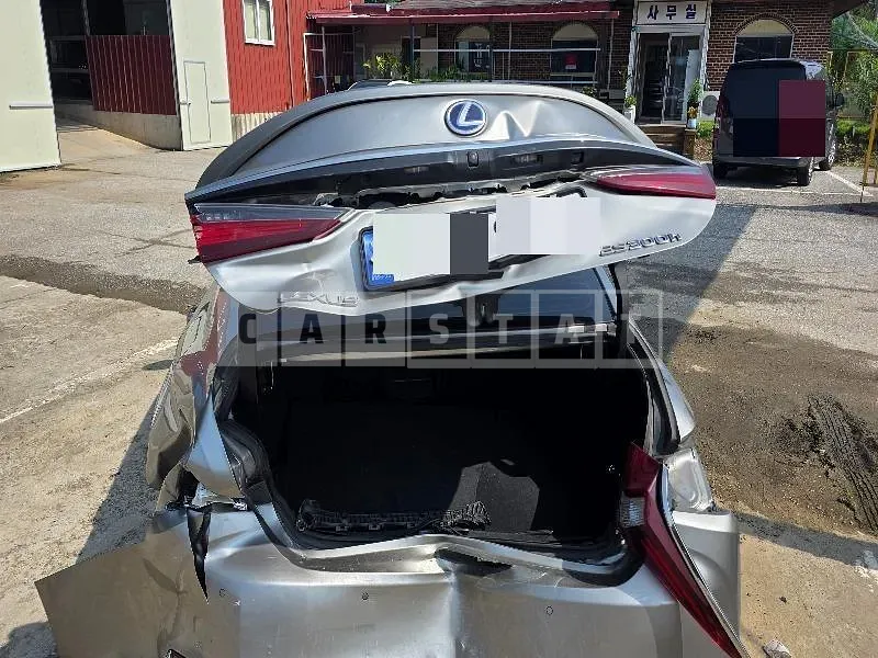 Photo 2 of 12: 2020 Lexus ES300h, VIN JTHB21B15L2105641 — Korean insurance auction