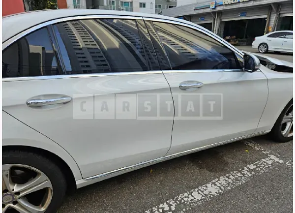 Photo 2 of 13: 2017 Mercedes-Benz E220 d 4Matic, VIN WDDZF0FB1HA195732 — Korean insurance auction