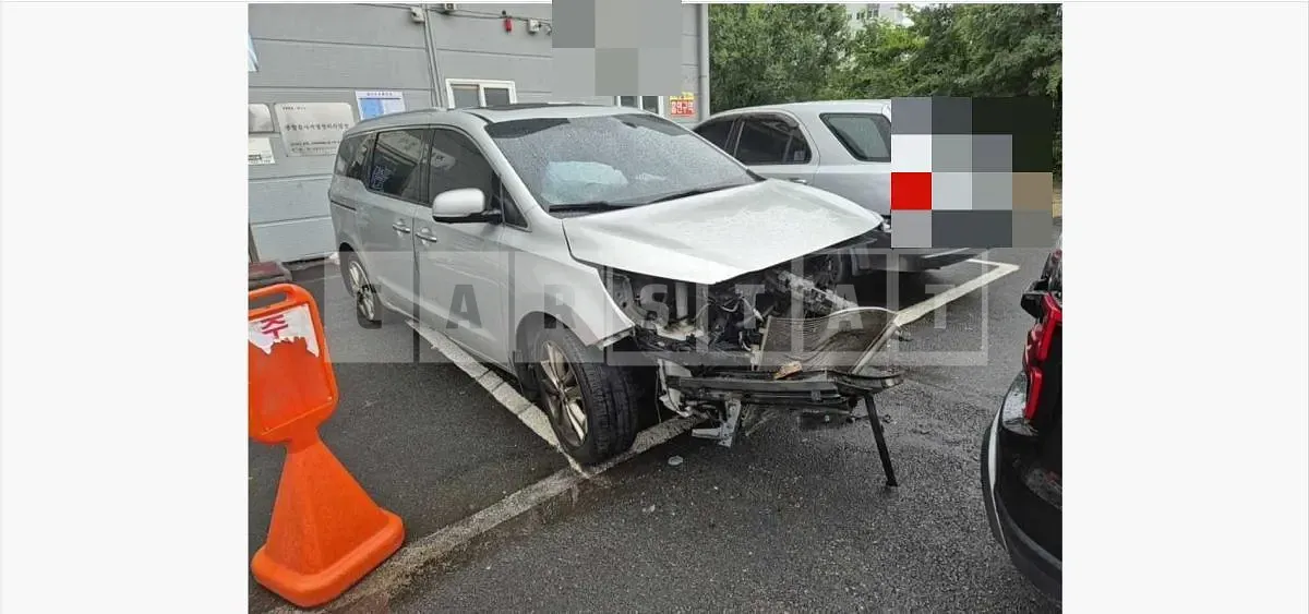 Photo 2 of 21: 2016 Kia Carnivals — Korean insurance auction