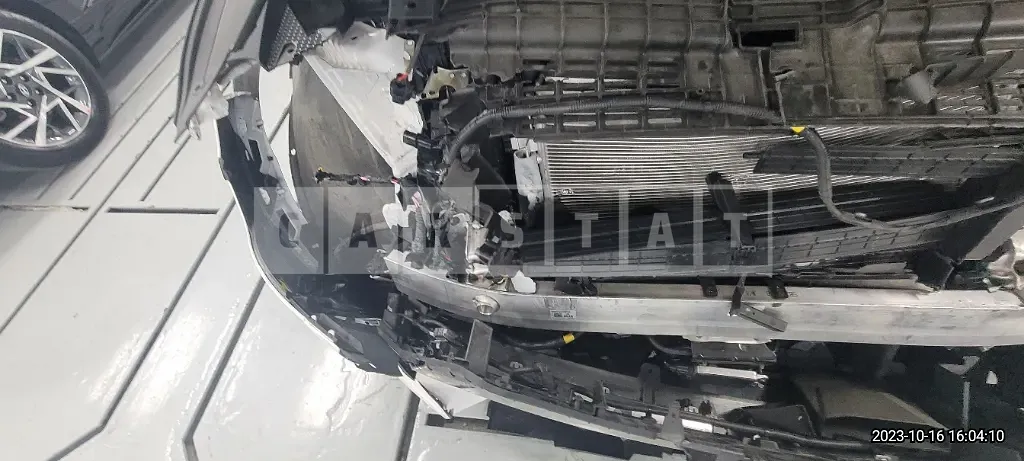 Photo 2 of 32: 2023 Genesis GV70 2.5 — Korean insurance auction