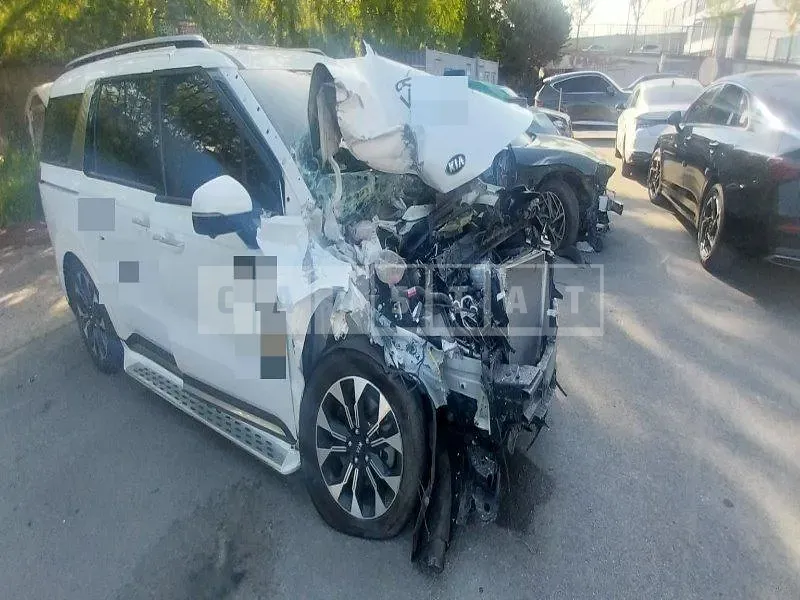 Photo 2 of 17: 2020 Kia Carnivals, VIN KNANC81B8MS037259 — Korean insurance auction