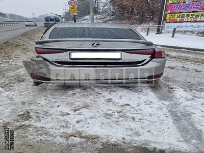Photo 1 of 35: 2021 Lexus ES300h, VIN JTHBA1C19M2002130 — Korean insurance auction