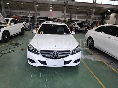 Photo 1 of 40: 2015 Mercedes-Benz E200 — Korean insurance auction