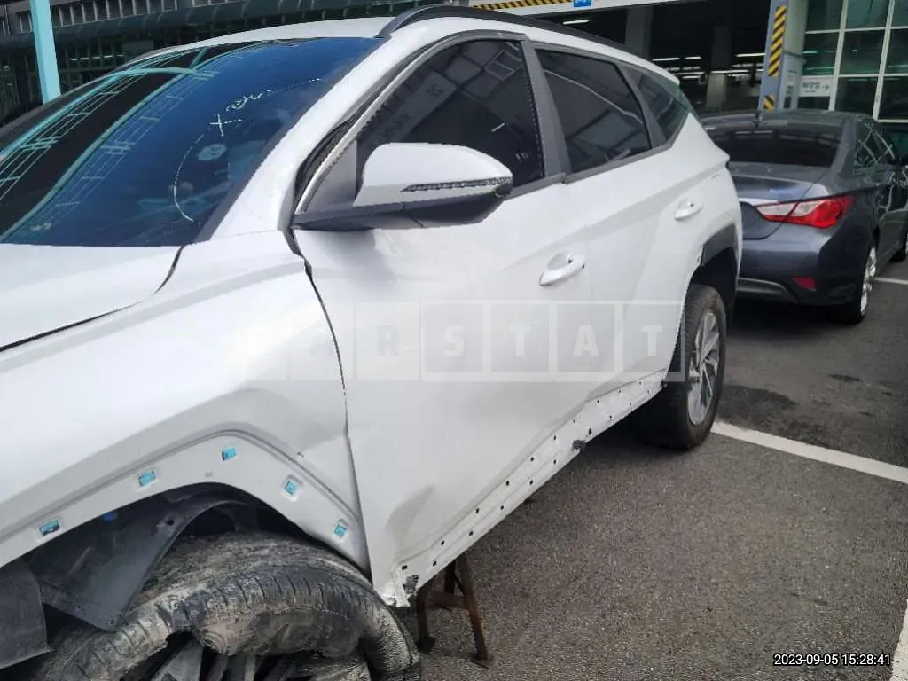 Photo 2 of 12: 2021 Hyundai Tucson, VIN KMHJC81BGMU074853 — Korean insurance auction