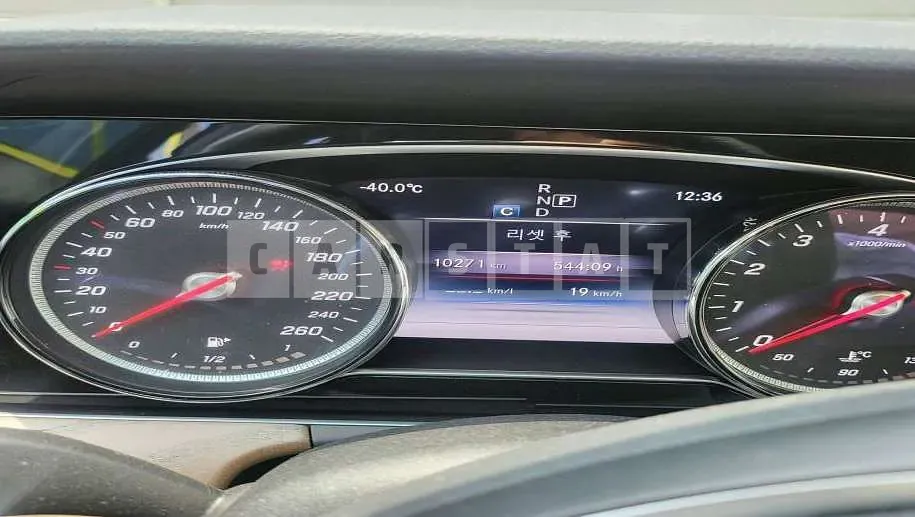 Photo 2 of 10: 2018 Mercedes-Benz E300 — Korean insurance auction