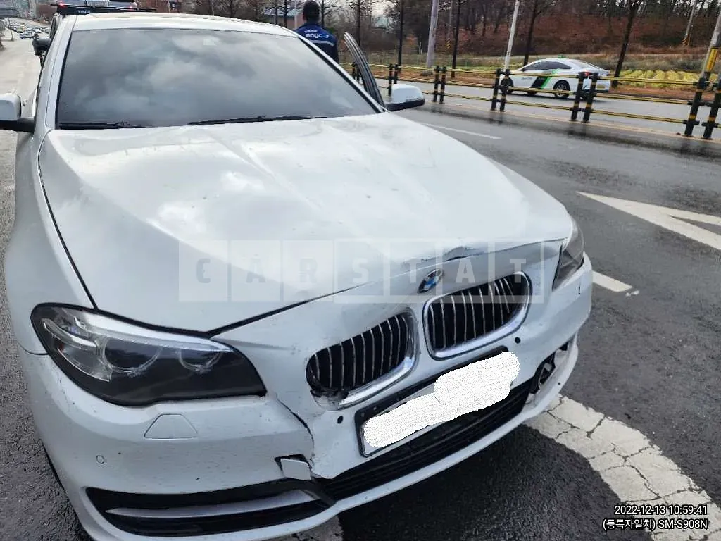 Photo 3 of 3: 2015 BMW 520d xDrive, VIN WBA5E7103FG153032 — Korean insurance auction