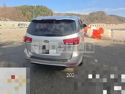 Photo 1 of 10: 2016 Kia Carnival 11-Seater — Korean insurance auction
