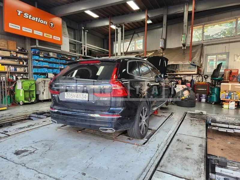 Photo 2 of 3: 2020 Volvo XC60 (AWD) — Korean insurance auction