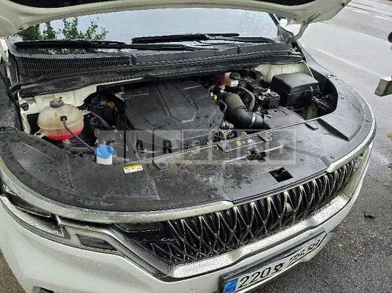 Photo 2 of 26: 2023 Kia Carnival — Korean insurance auction