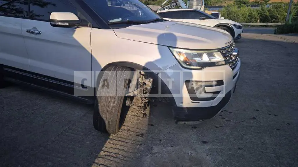 Photo 2 of 9: 2016 Ford Explorer — Korean insurance auction