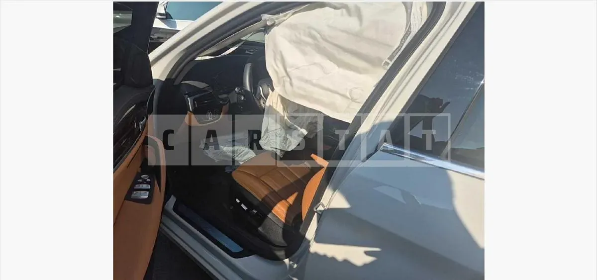 Photo 2 of 39: 2021 BMW 520i — Korean insurance auction