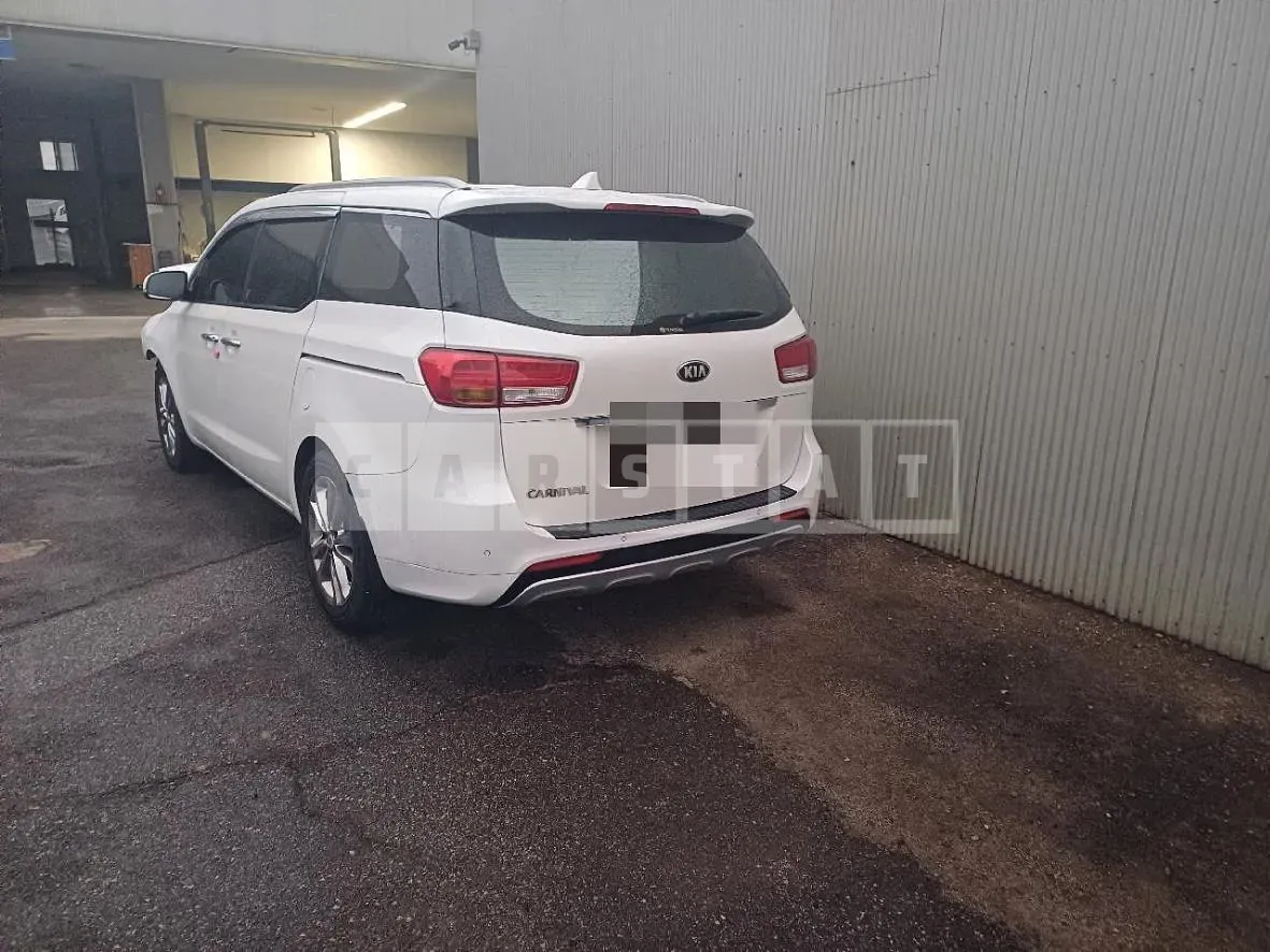 Photo 2 of 22: 2017 Kia Carnivals — Korean insurance auction