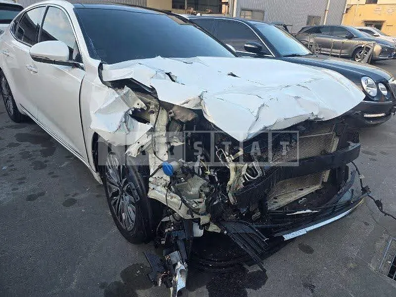 Photo 2 of 17: 2019 Kia K7, VIN KNALB418BLA197374 — Korean insurance auction