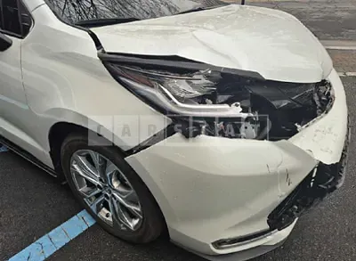 Photo 1 of 44: 2023 Toyota Sienna Hybrid AWD — Korean insurance auction