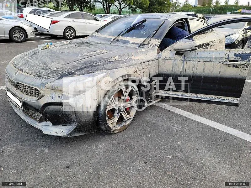 Photo 2 of 5: 2018 Kia Stinger, VIN KNAE751CDJS011701 — Korean insurance auction