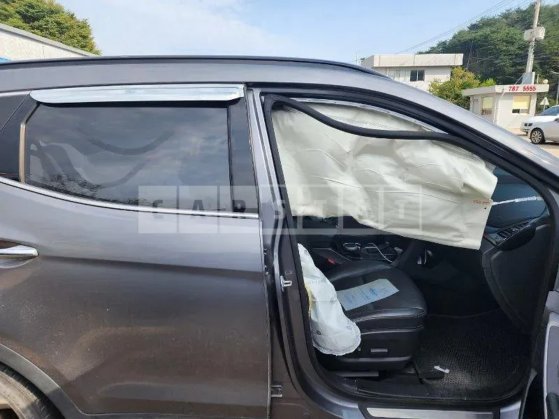 Photo 2 of 16: 2015 Hyundai Santa Fe, VIN KMHSW81UBFU379979 — Korean insurance auction