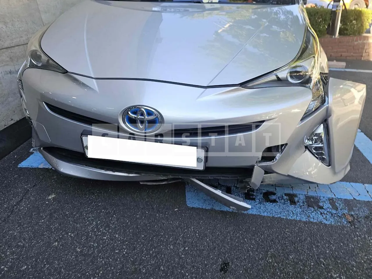 Photo 2 of 24: 2018 Toyota Prius, VIN JTDKBRFUXJ3075239 — Korean insurance auction
