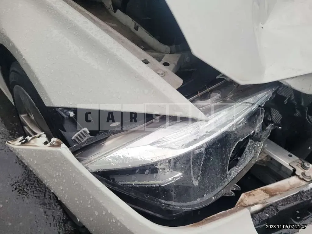 Photo 2 of 32: 2018 BMW 320i, VIN WBA8A9105JAH11529 — Korean insurance auction