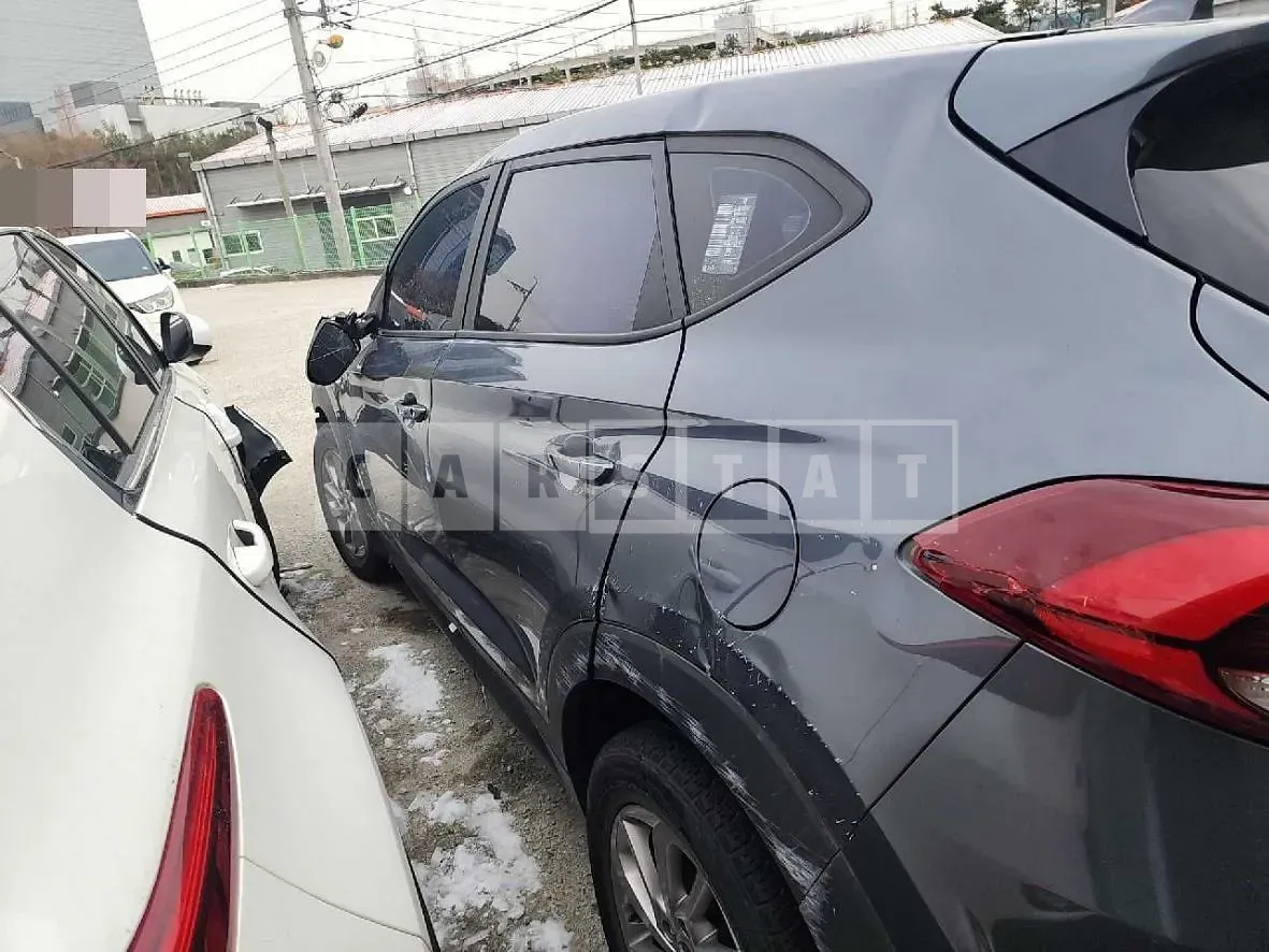 Photo 2 of 17: 2017 Hyundai Tucson TL, VIN KMHJ2815GJU536003 — Korean insurance auction