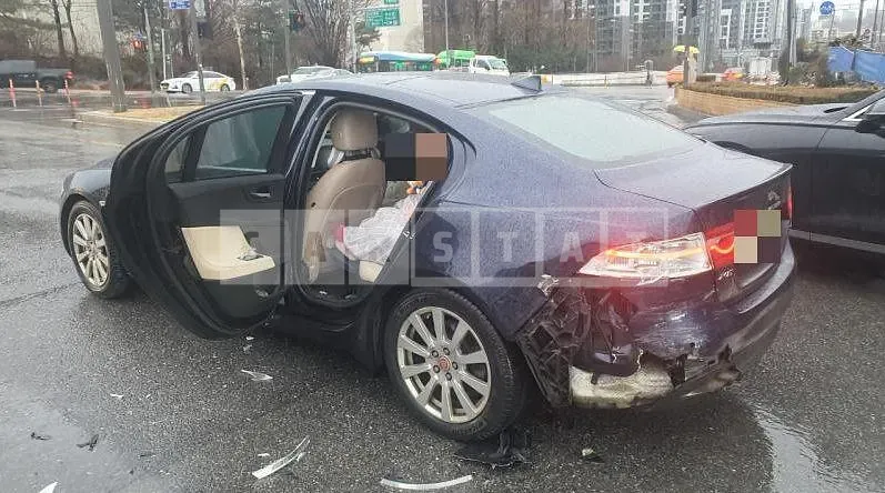Photo 2 of 2: 2015 Jaguar XE 2.0d — Korean insurance auction