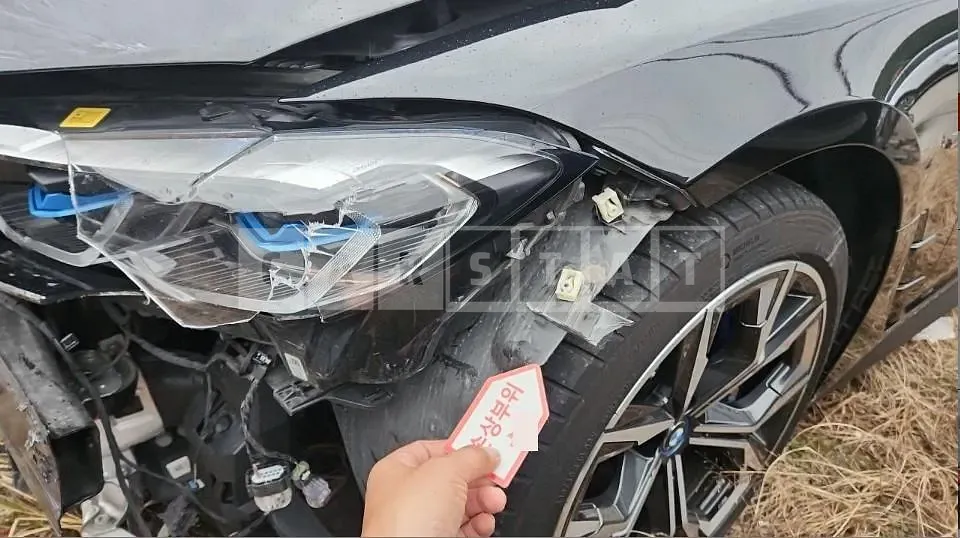 Photo 2 of 10: 2022 BMW i4 eDrive40 — Korean insurance auction