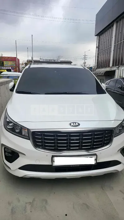 Photo 1 of 18: 2018 Kia Carnival, VIN KNAME81ABKS452939 — Korean insurance auction