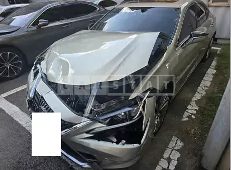 Photo 2 of 9: 2021 Lexus ES300h — Korean insurance auction