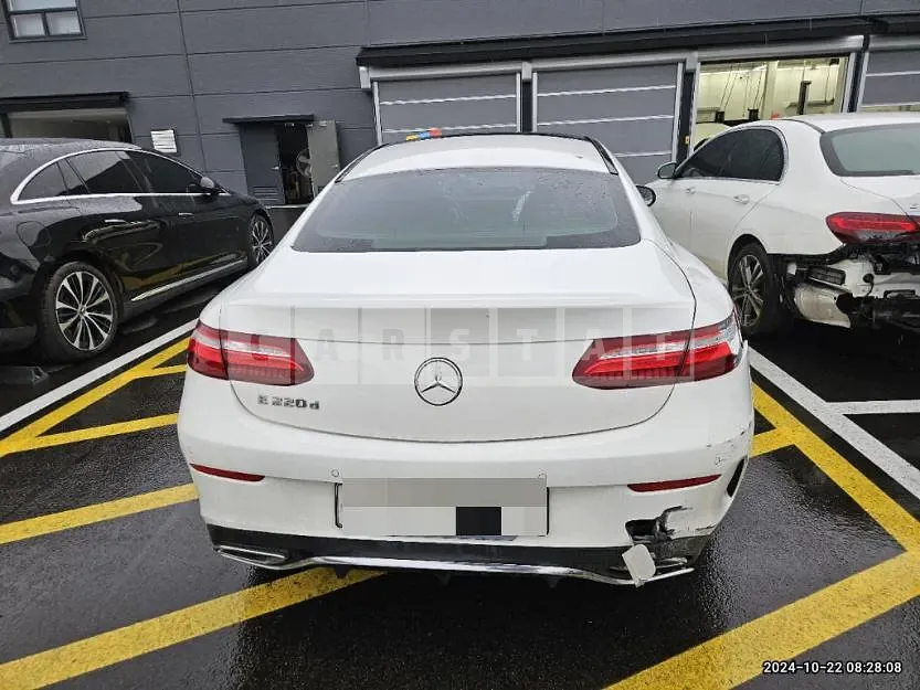 Photo 2 of 18: 2018 Mercedes-Benz E220 d Coupe — Korean insurance auction