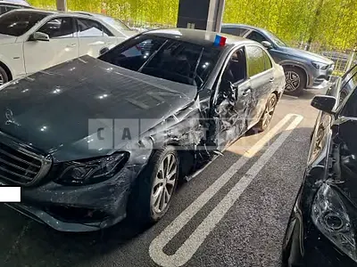 Photo 1 of 8: 2017 Mercedes-Benz E 300 4Matic, VIN WDDZF4KB3HA090462 — Korean insurance auction