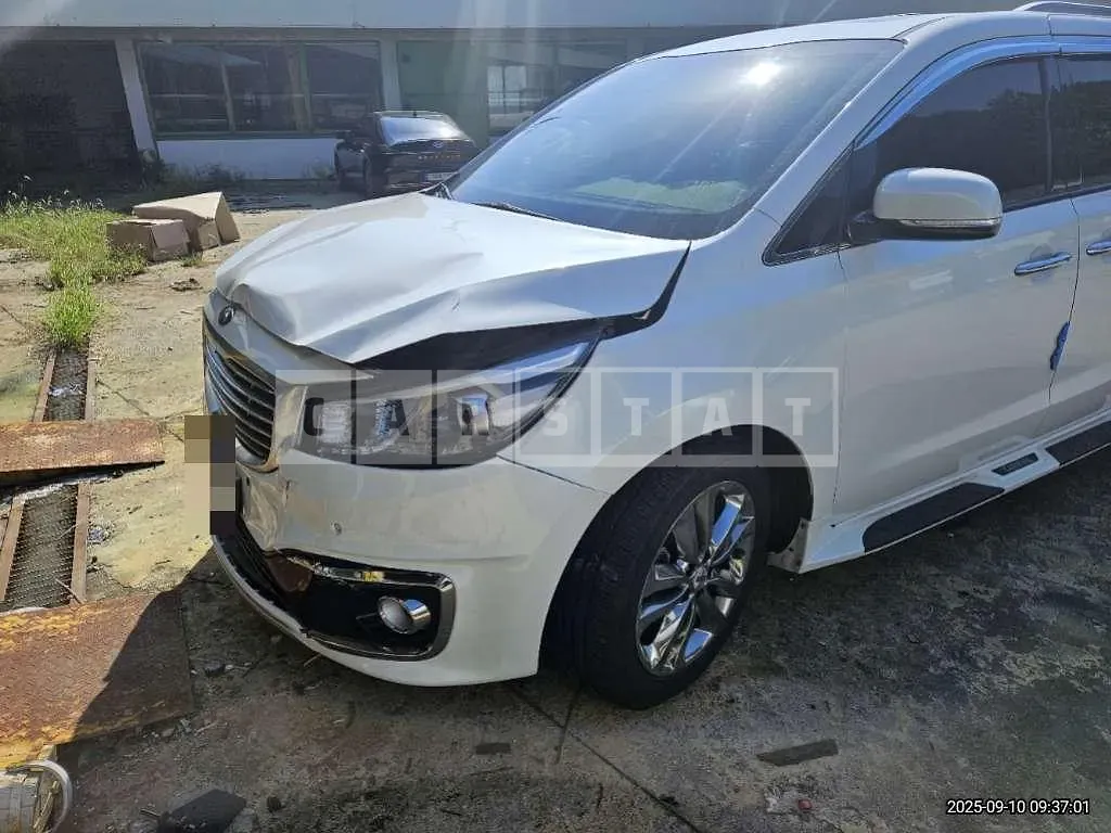 Photo 2 of 19: 2017 Kia Carnival Limousine — Korean insurance auction