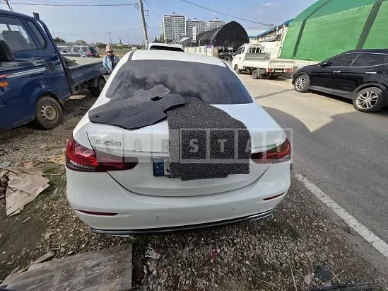 Photo 2 of 4: 2021 Mercedes-Benz E250 — Korean insurance auction