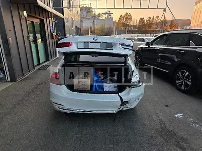 Photo 1 of 21: 2017 BMW 320i — Korean insurance auction