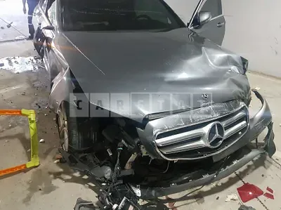 Photo 1 of 15: 2018 Mercedes-Benz E 200, VIN WDDZF4CB0JA425116 — Korean insurance auction