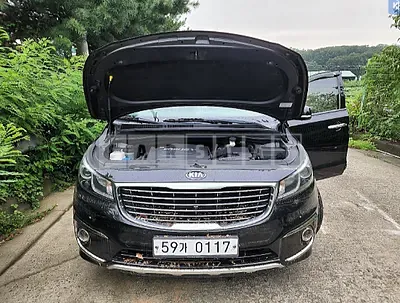 Photo 1 of 17: 2017 Kia Carnival Limousine, VIN KNAME81ABHS293618 — Korean insurance auction