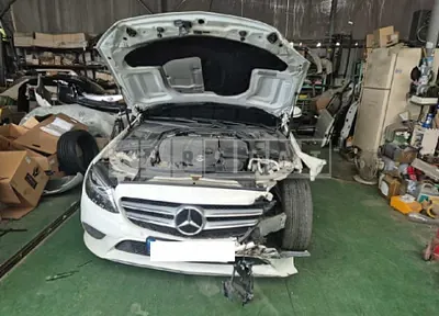 Photo 1 of 27: 2019 Mercedes-Benz C220 d — Korean insurance auction