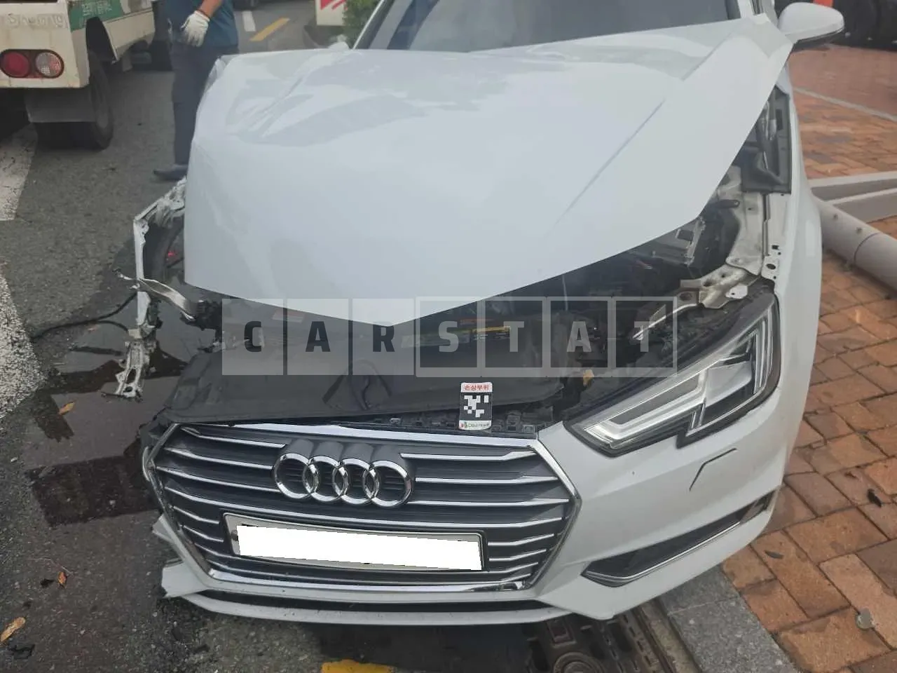 Photo 2 of 27: 2019 Audi A4 40 TFSI, VIN WAUZZZF43KN022556 — Korean insurance auction