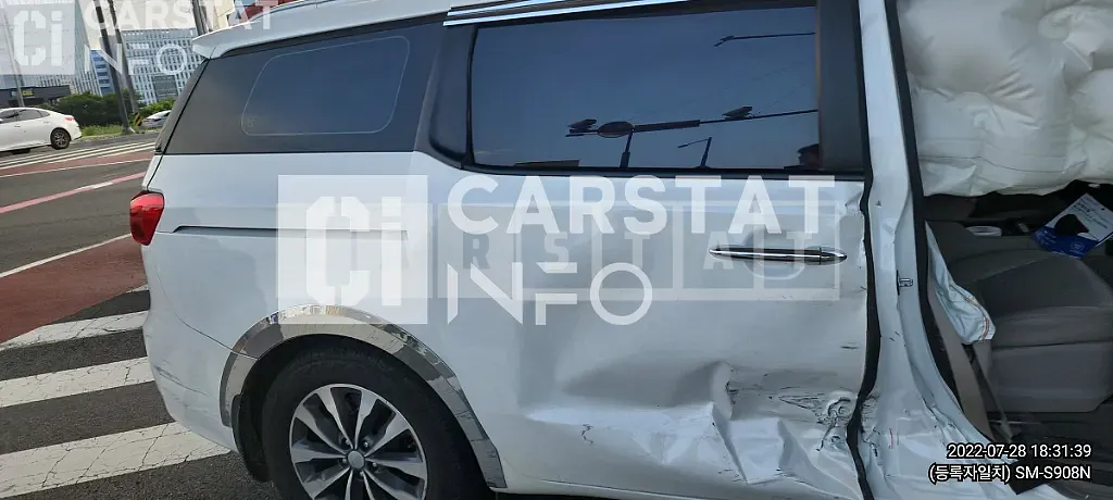 Photo 2 of 15: 2018 Kia Carnival 9 -Seater — Korean insurance auction
