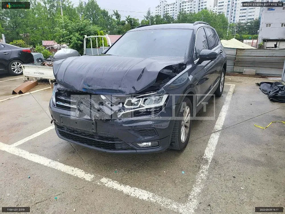 Photo 2 of 27: 2018 Volkswagen Tiguan, VIN WVGZZZ5NZJW928937 — Korean insurance auction